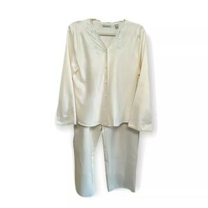Vtg Erika Taylor Intimates Women Cream 2 Pc Pajama Set Floral Detail Sz …